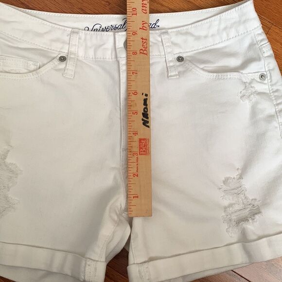 Universal Thread size 2 white distressed shorts - Picture 3 of 9